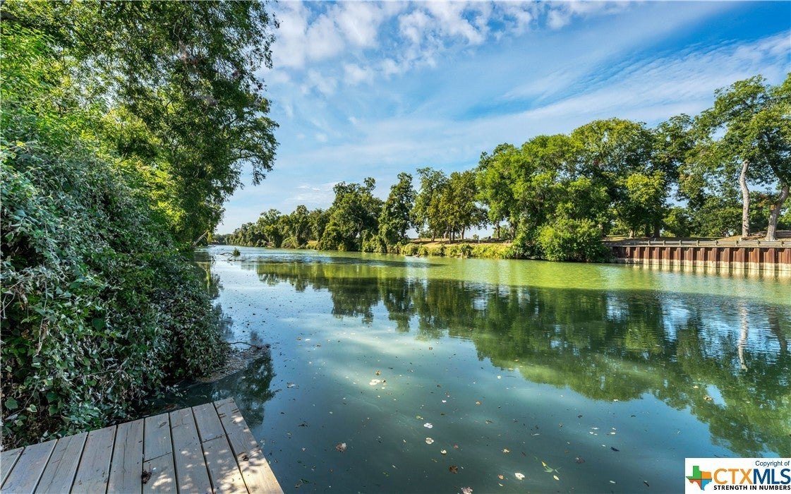 Lake Seguin Homes For Sale The Lakefront Group