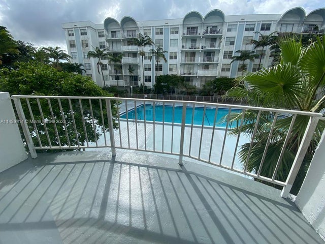 2 of 2 - 498 Nw 165th St Rd D401, Miami, FL