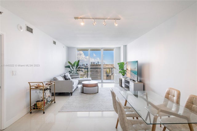 1 of 31 - 335 S Biscayne Blvd 3900, Miami, FL