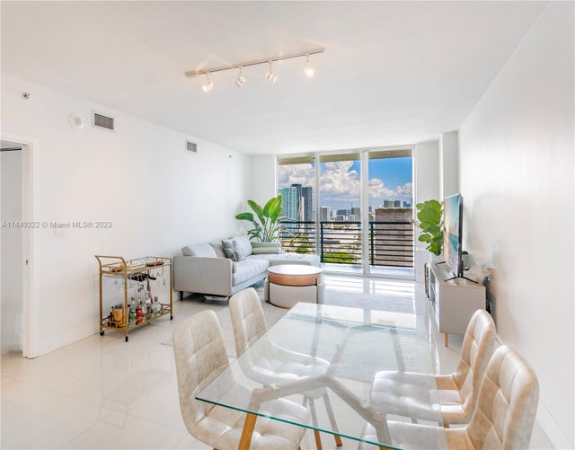 2 of 31 - 335 S Biscayne Blvd 3900, Miami, FL