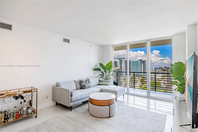 3 of 31 - 335 S Biscayne Blvd 3900, Miami, FL