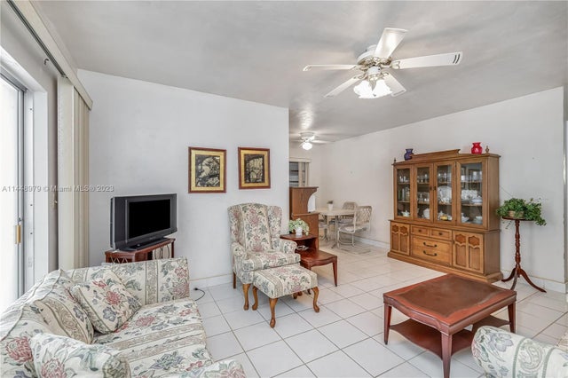 4 of 25 - 350 Collins Ave 307, Miami Beach, FL