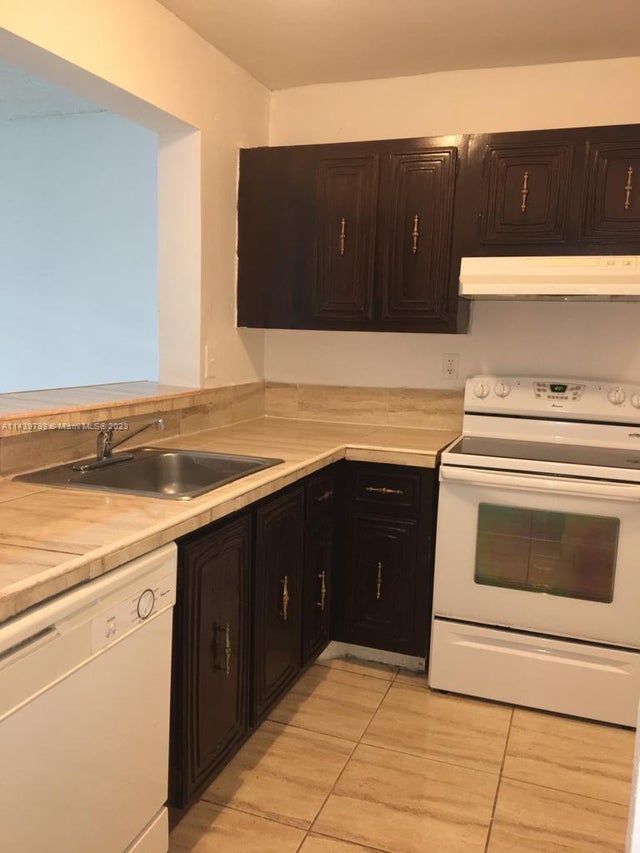 4 of 18 - 498 Nw 165th St Rd D205, Miami, FL