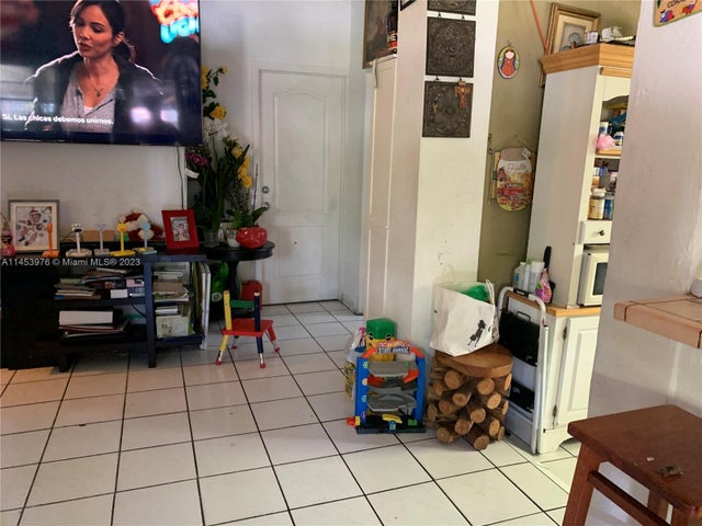 5 of 16 - 1104 Nw 6th St, Miami, FL