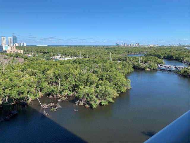 5 of 28 - 16385 Biscayne Blvd 1417, North Miami Beach, FL