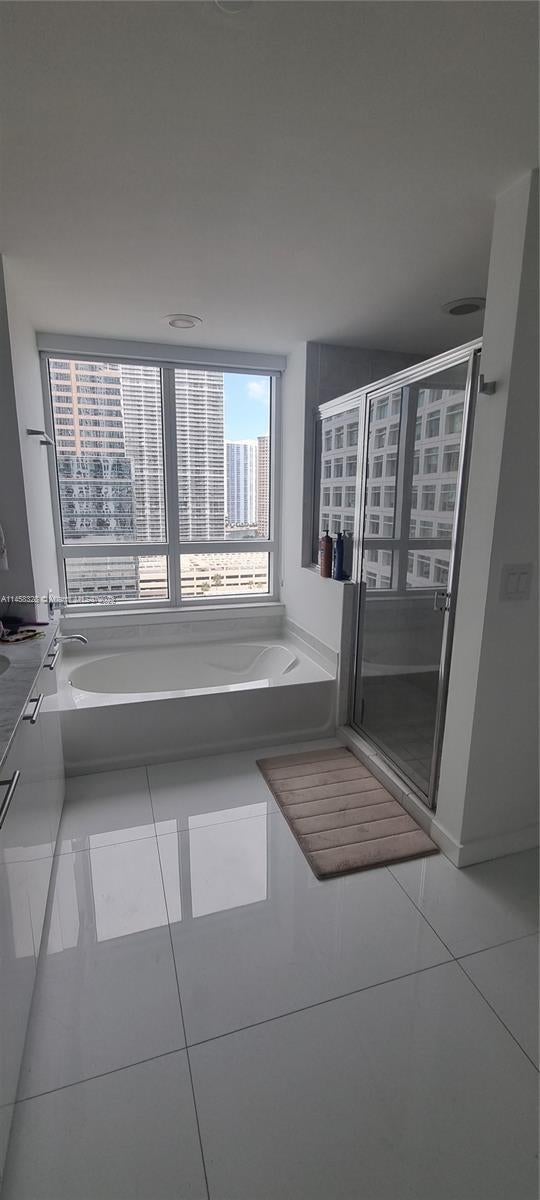 2 of 11 - 950 Brickell Bay Dr 1710, Miami, FL