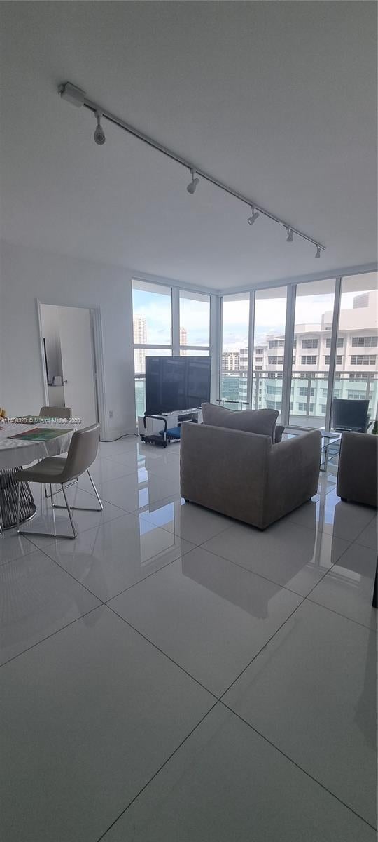 3 of 11 - 950 Brickell Bay Dr 1710, Miami, FL