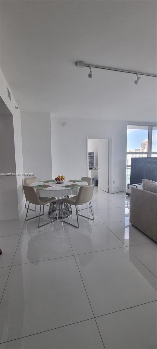 4 of 11 - 950 Brickell Bay Dr 1710, Miami, FL