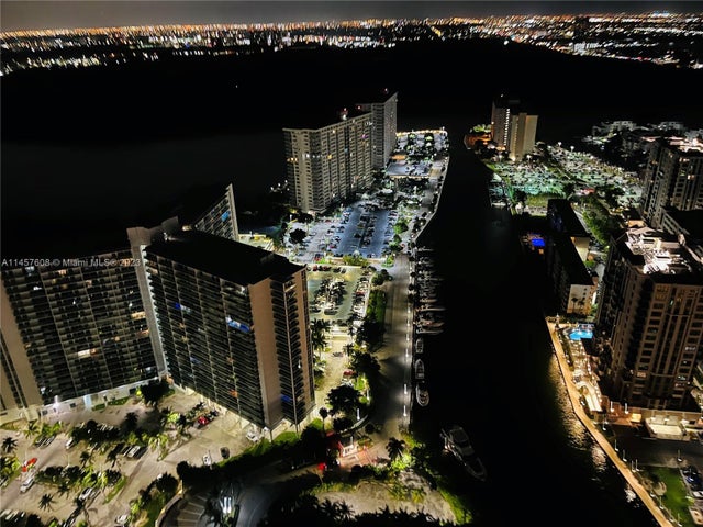3 of 13 - 500 Bayview Dr 1417, Sunny Isles Beach, FL