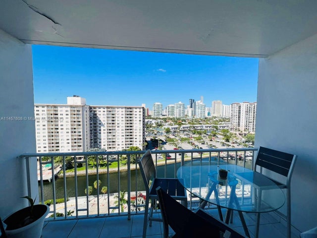 5 of 13 - 500 Bayview Dr 1417, Sunny Isles Beach, FL