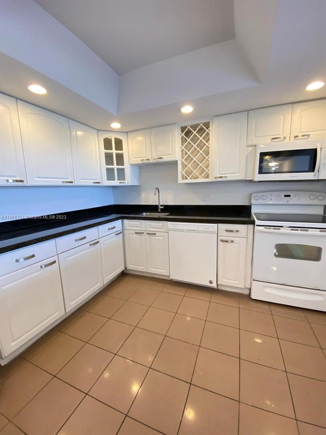 5 of 20 - 13499 Biscayne Blvd 1505, North Miami, FL