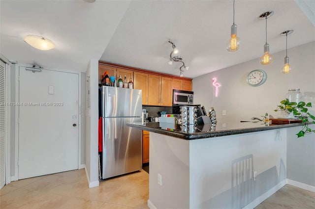 2 of 49 - 465 Ocean Dr 804, Miami Beach, FL