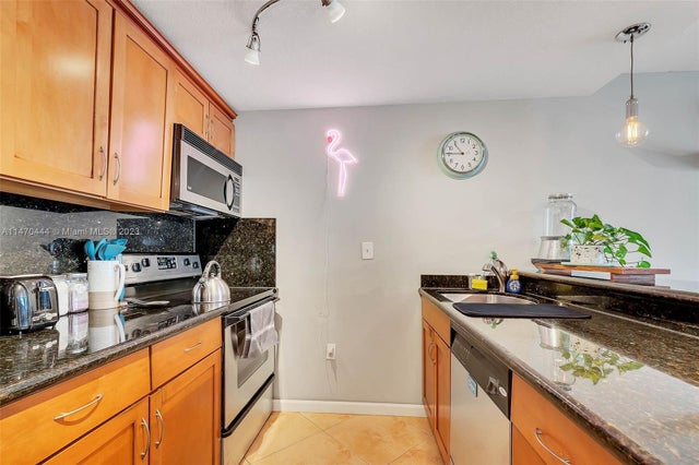 3 of 49 - 465 Ocean Dr 804, Miami Beach, FL
