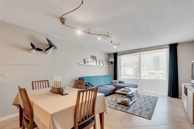 4 of 49 - 465 Ocean Dr 804, Miami Beach, FL