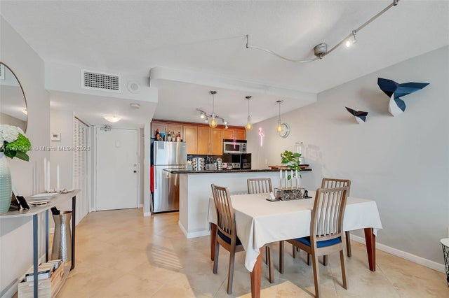 5 of 49 - 465 Ocean Dr 804, Miami Beach, FL