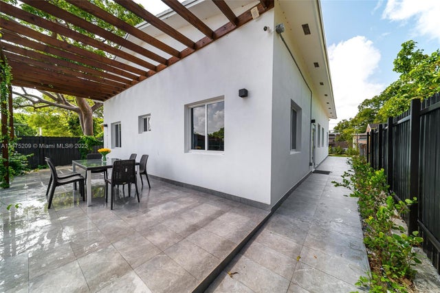 3 of 13 - 112 Nw 10th St, Hallandale Beach, FL