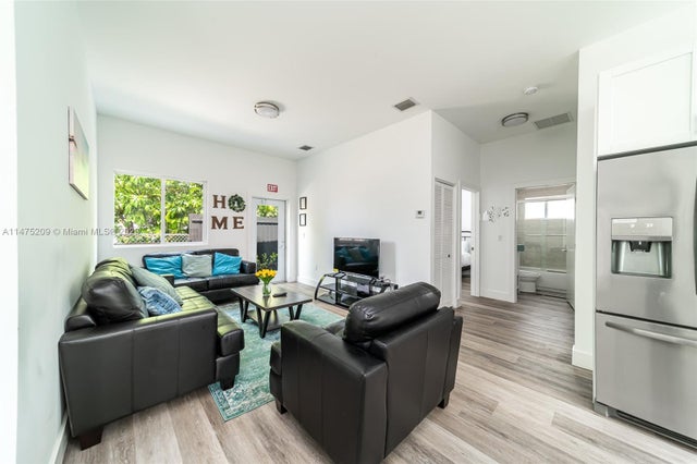4 of 13 - 112 Nw 10th St, Hallandale Beach, FL
