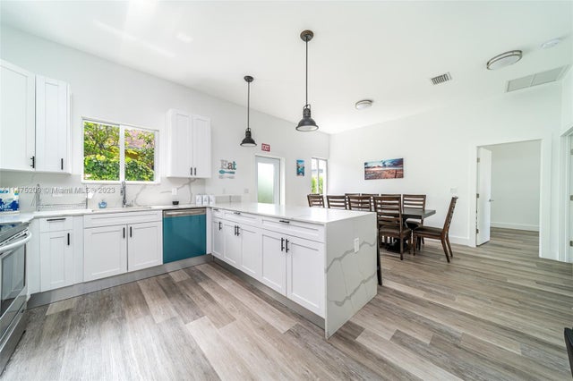 5 of 13 - 112 Nw 10th St, Hallandale Beach, FL