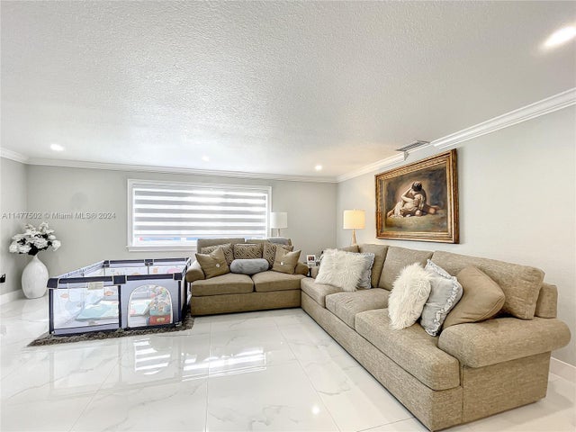 4 of 36 - 12601 Sw 204th St, Miami, FL