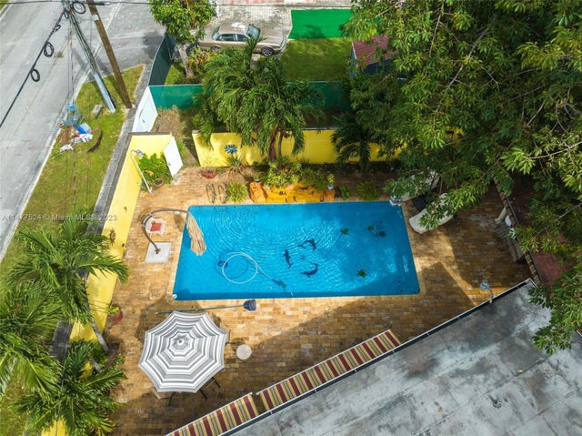2 of 26 - 901 E 32nd St, Hialeah, FL