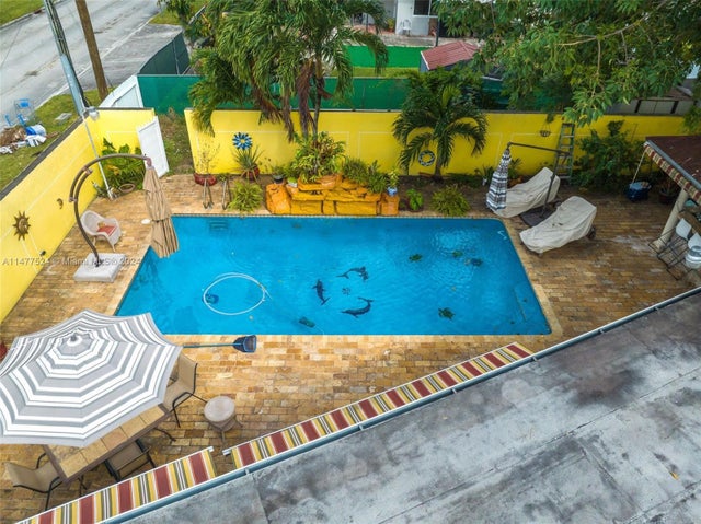 3 of 26 - 901 E 32nd St, Hialeah, FL