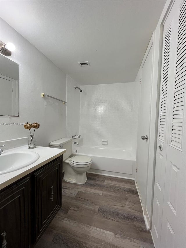 3 of 9 - 492 Nw 165th St Rd C-611, Miami, FL