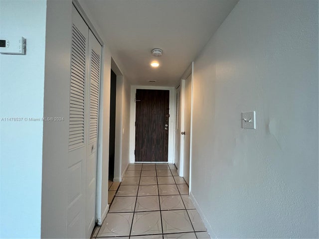 5 of 9 - 492 Nw 165th St Rd C-611, Miami, FL