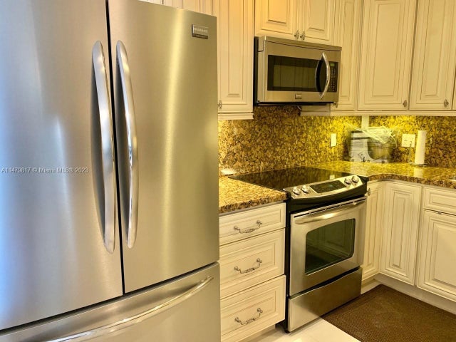 4 of 27 - 1985 S Ocean Dr 3c, Hallandale Beach, FL