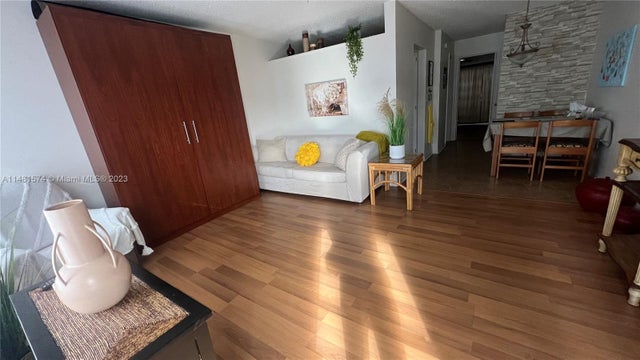 3 of 14 - 15610 Ne 6th Ave 24b, Miami, FL