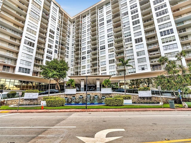 3 of 74 - 4101 Pine Tree Dr 621,620, Miami Beach, FL