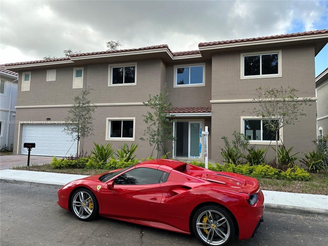 1 of 85 - 3562 Forest View Cir, Dania Beach, FL