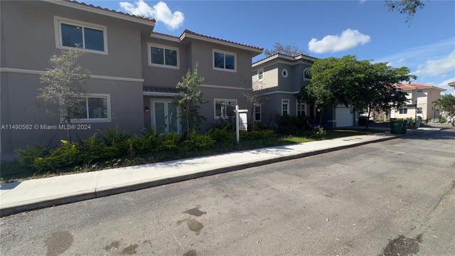 5 of 85 - 3562 Forest View Cir, Dania Beach, FL