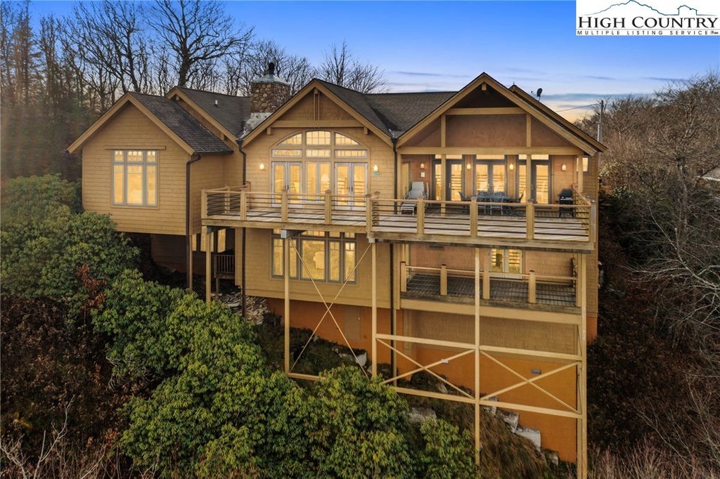 319 N Pinnacle Ridge Road, Beech Mountain