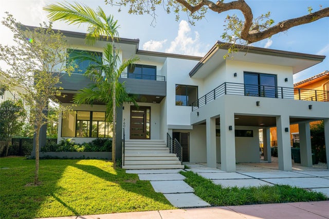3 of 27 - 760 Woodcrest Rd, Key Biscayne, FL