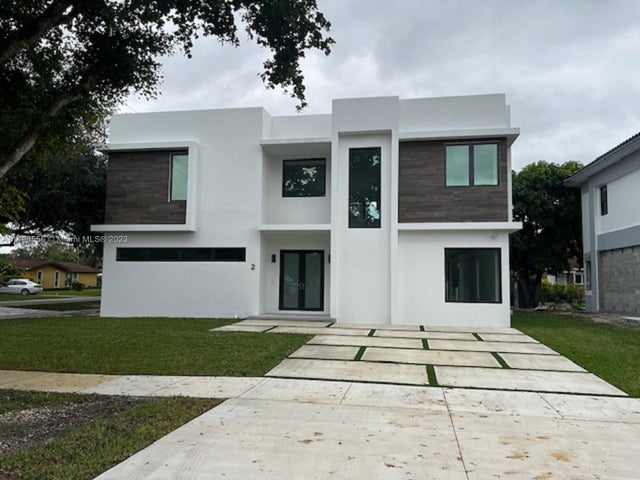2 Hough Dr, Miami Springs