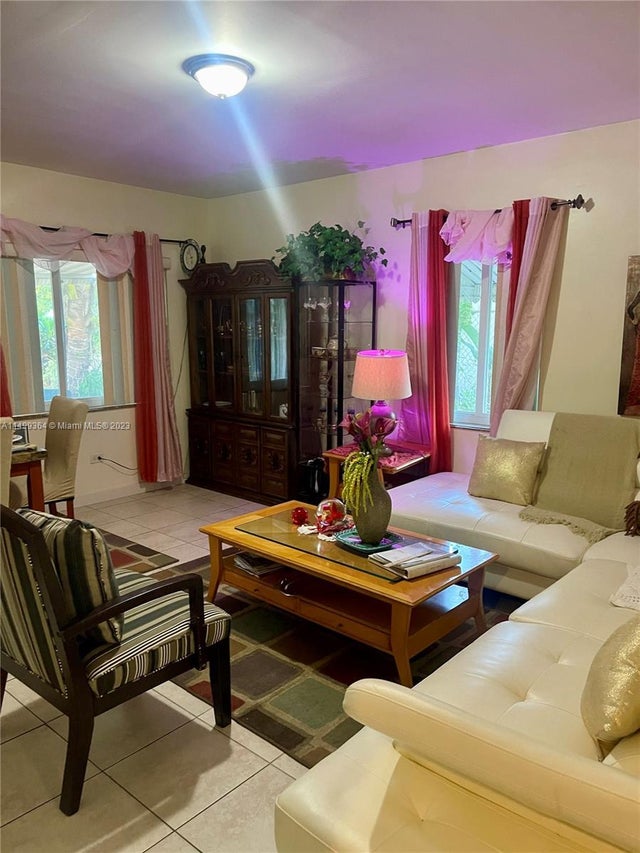 5 of 10 - 1540 Ne 176th St, North Miami Beach, FL