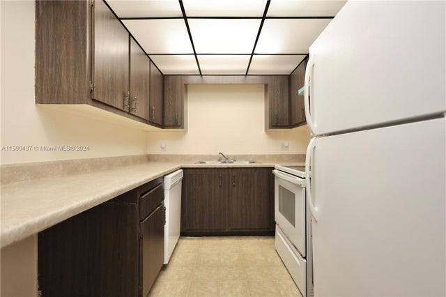 5 of 18 - 6001 N Falls Cir Dr 309, Lauderhill, FL