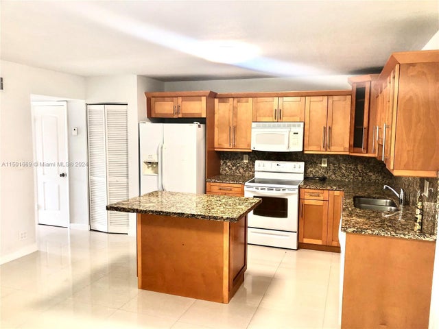 3 of 14 - 9633 Sw 20th Ter 9633, Miami, FL