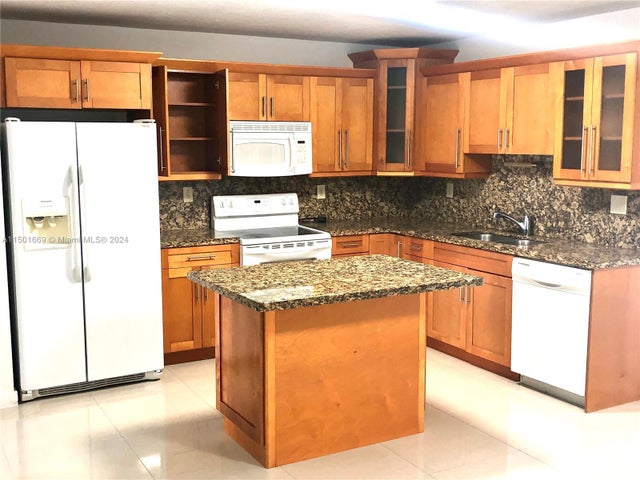 4 of 14 - 9633 Sw 20th Ter 9633, Miami, FL
