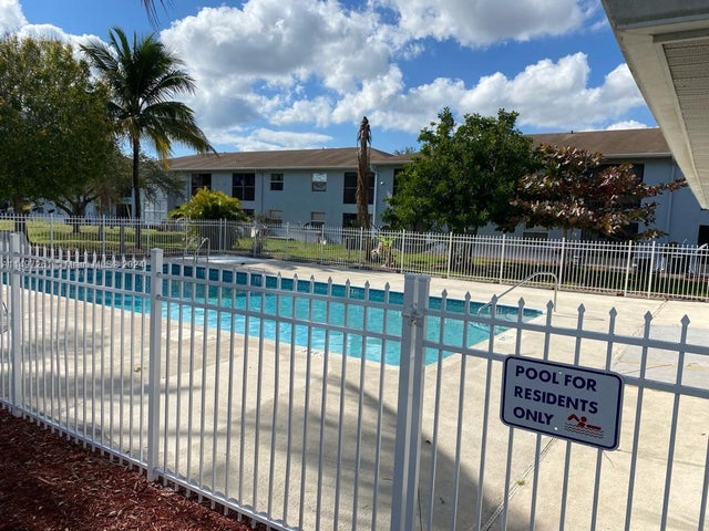 3 of 7 - 617 Ixoria Ave 29, Fort Pierce, FL