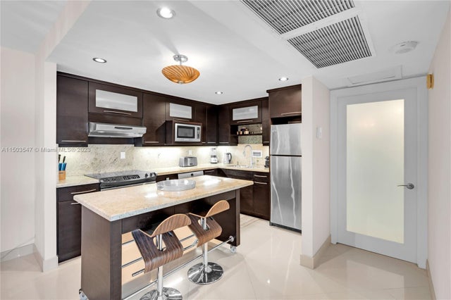 5 of 30 - 2301 Collins Ave 1006, Miami Beach, FL