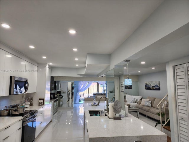 2 of 31 - 3301 Simms St 12b, Hollywood, FL