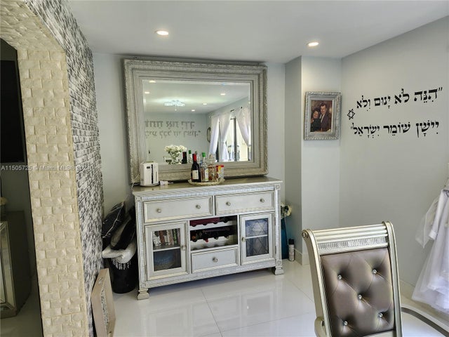 4 of 31 - 3301 Simms St 12b, Hollywood, FL