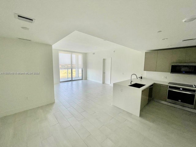 5 of 51 - 2000 Metropica Way 1602, Sunrise, FL