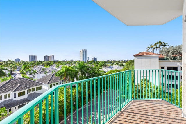 2 of 27 - 19900 E Country Club Dr 502, Aventura, FL