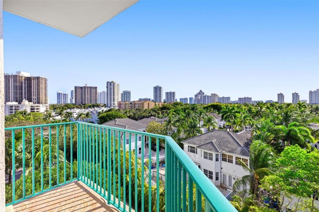 3 of 27 - 19900 E Country Club Dr 502, Aventura, FL
