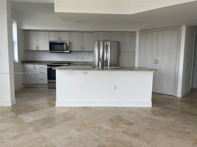 4 of 27 - 19900 E Country Club Dr 502, Aventura, FL
