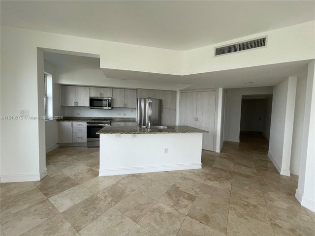 5 of 27 - 19900 E Country Club Dr 502, Aventura, FL