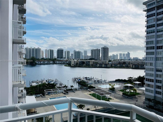 3 of 15 - 18051 Biscayne Blvd 903, Aventura, FL