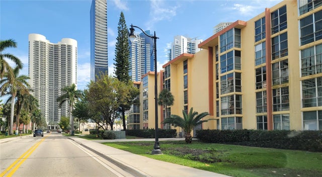 1 of 20 - 200 172nd St 105, Sunny Isles Beach, FL